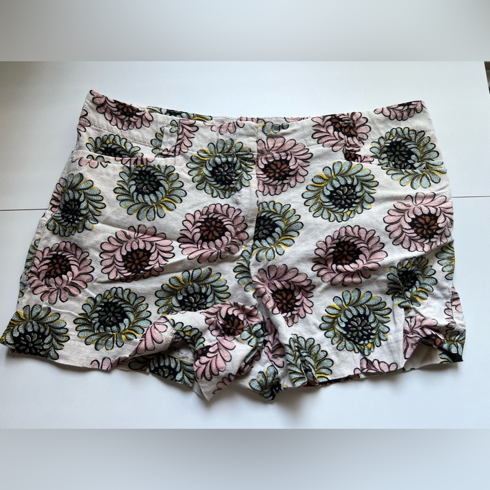 LOFT cream and floral shorts size 10